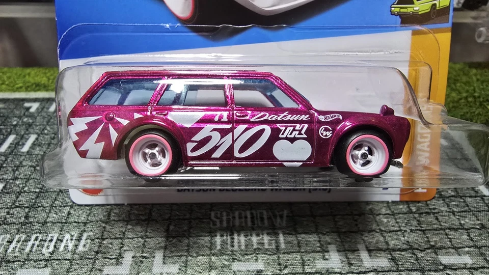 Hot Wheels Datsun Bluebird Wagon 510 Super Treasure Hunt 2023 STH Pink - Image 3 of 4