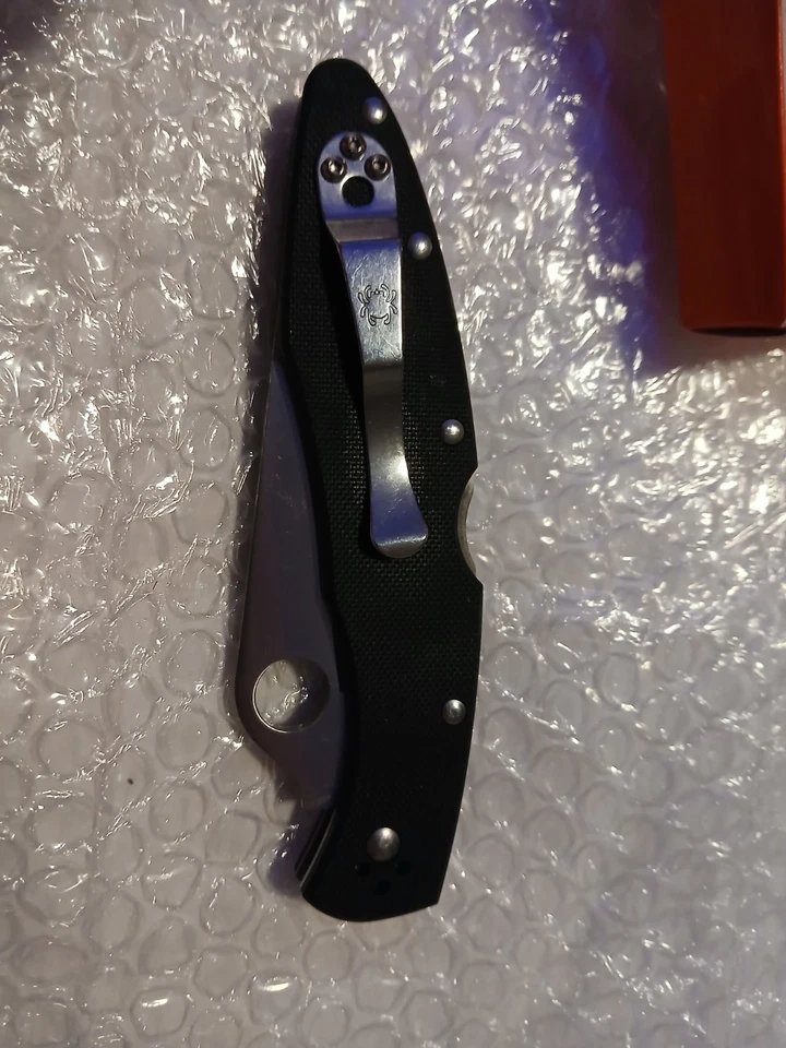 Cuchillo negro Spyderco acero inoxidable VG10 mango G10 Foto 2 de 4