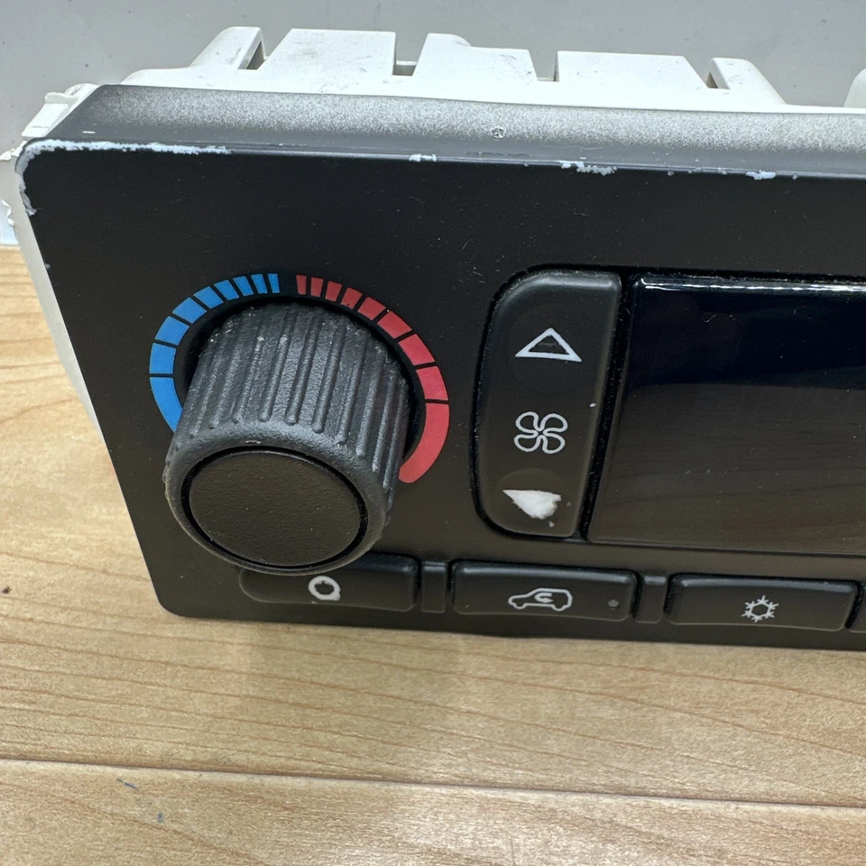 05-06 Chevy GMC Envoy Trailblazer Climatizador Calefacción Control Aire Acondicionado OEM 15845093 Foto 2 de 4