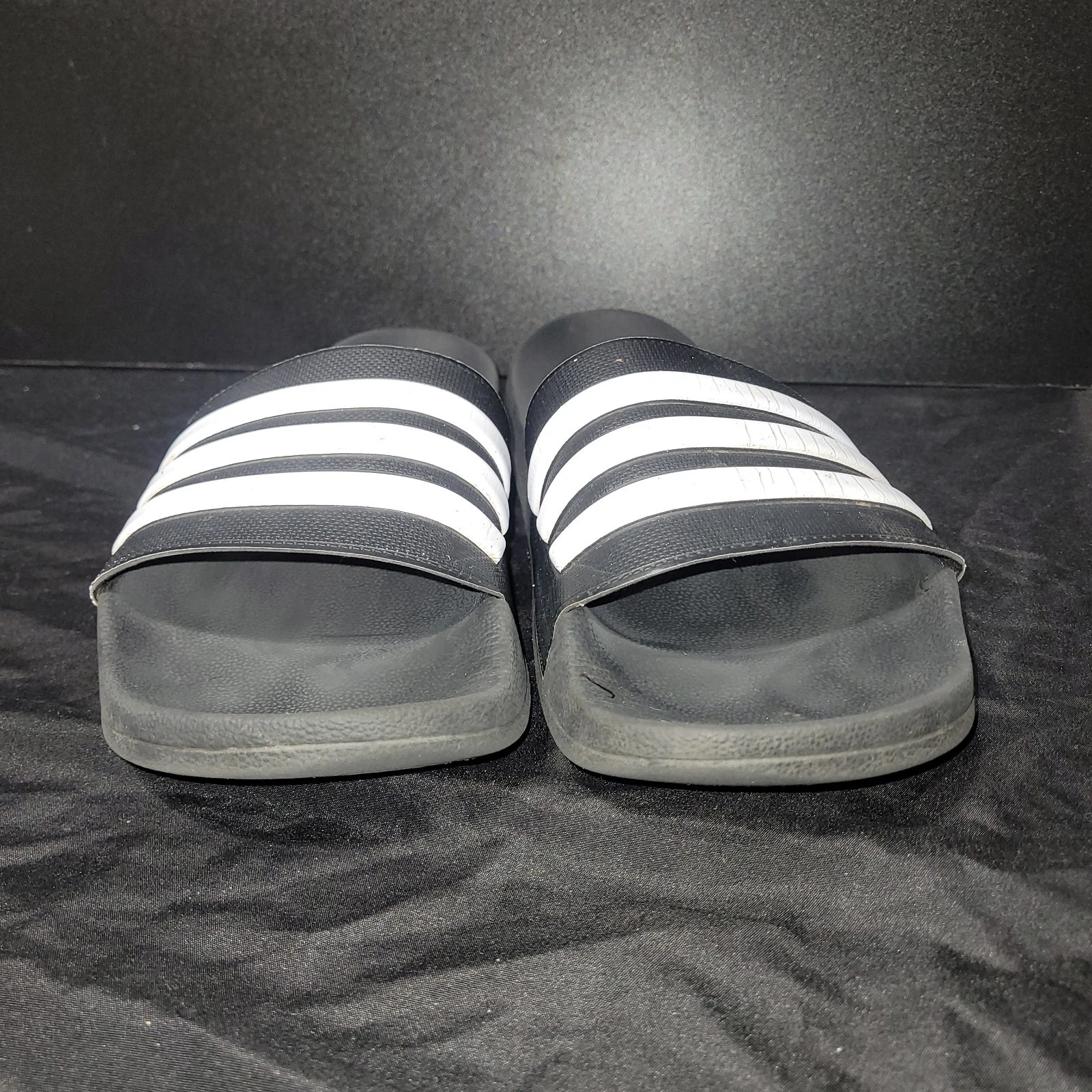 Sandali da uomo Adidas taglia 14 neri e bianchi a righe slide. T11