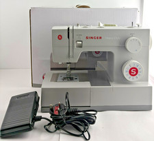 (NE6) Singer Heavy Duty 4423 Sewing Machine - Boxed