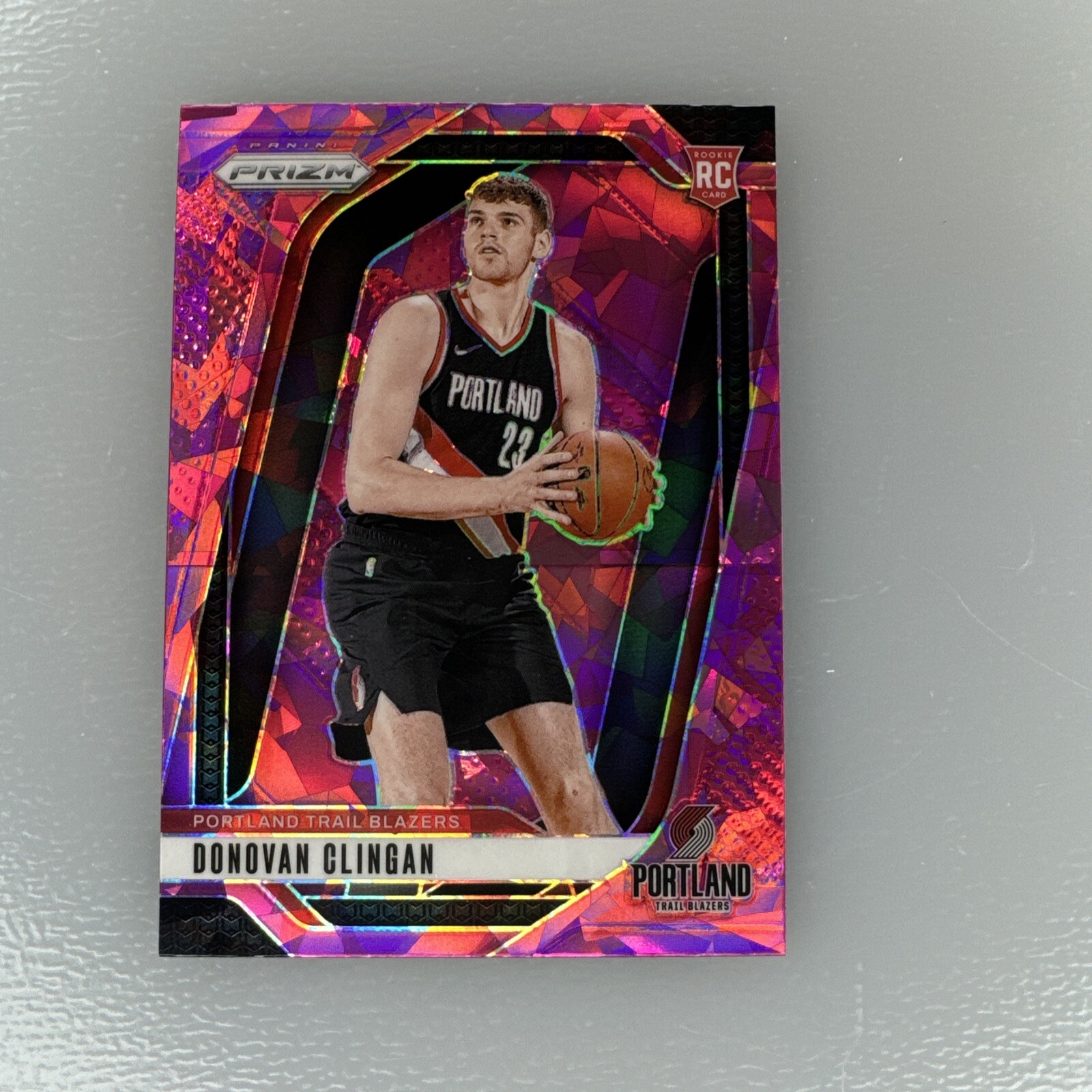 2024-2025 Panini Prizm Donovan Clingan Pink Cracked Ice Prizm RC 221 Blazers