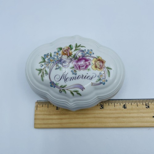 Vintage Avon Porcelain “Memories Are For Sharing” Trinket Music Box 1983 - Picture 7 of 7