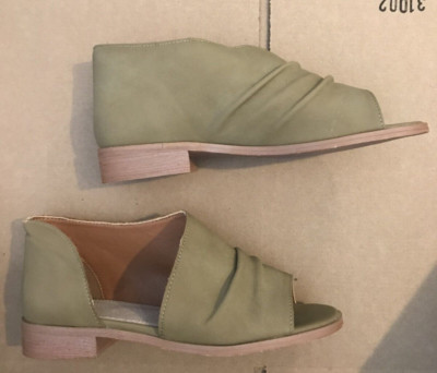 Mi.im Shoes Womens 6 Riley Khaki Open Toe And Side Slip On BRAND NEW