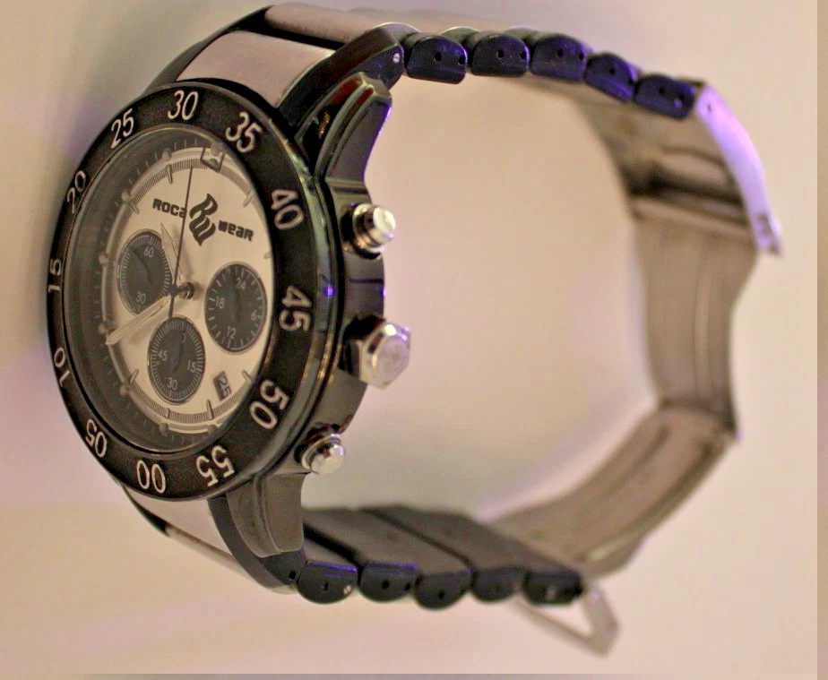 RARE Rocawear RG102040 Men's Stainless Steel Watch White, Silver New Battery - Image 3 of 4