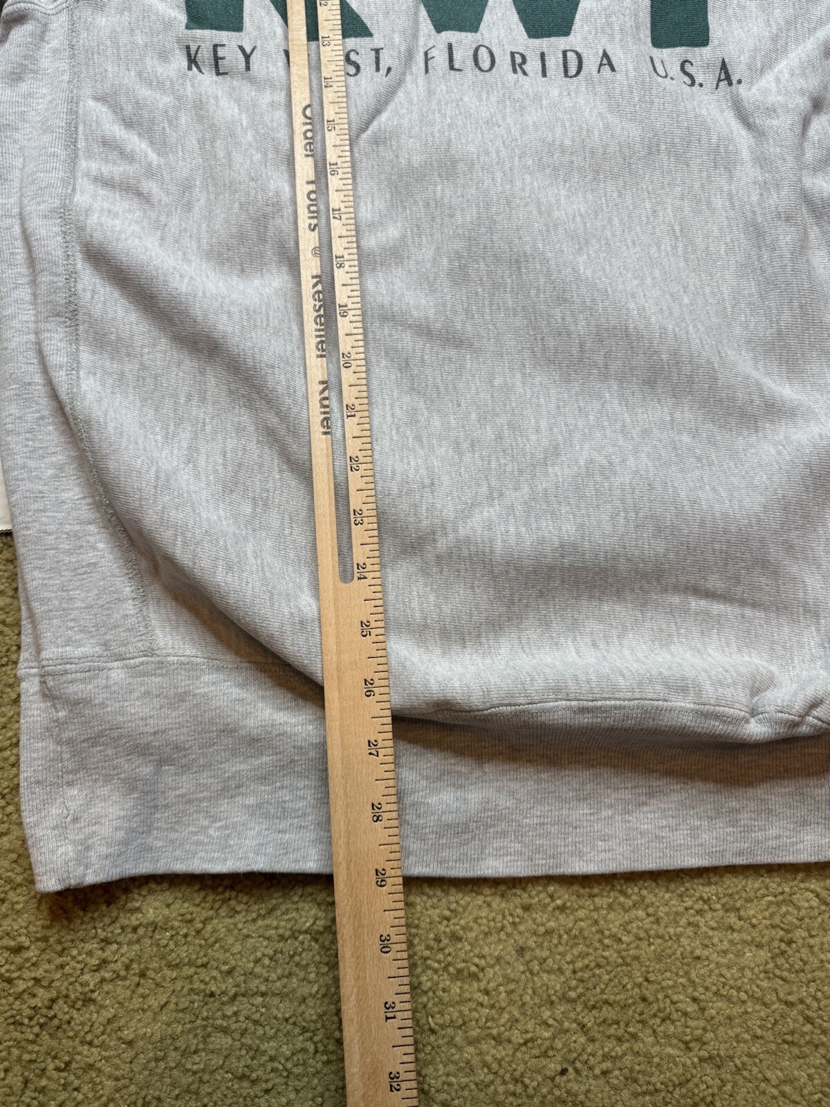 Champion Reverse Weave Logo Sweatshirt, Men's Size Small cotton Purple type red-purple Vintage Second Hand