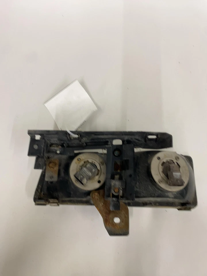 1992-96 Buick LeSabre Headlamp Assembly Right RH - Image 2 of 4