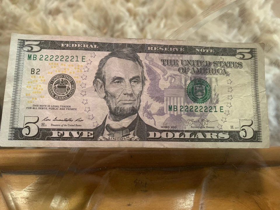 MB 22222221 E 2013 7In A Row 5$ Dollar Bill Near Solid  Fancy Serial Number Rare - Image 2 of 3