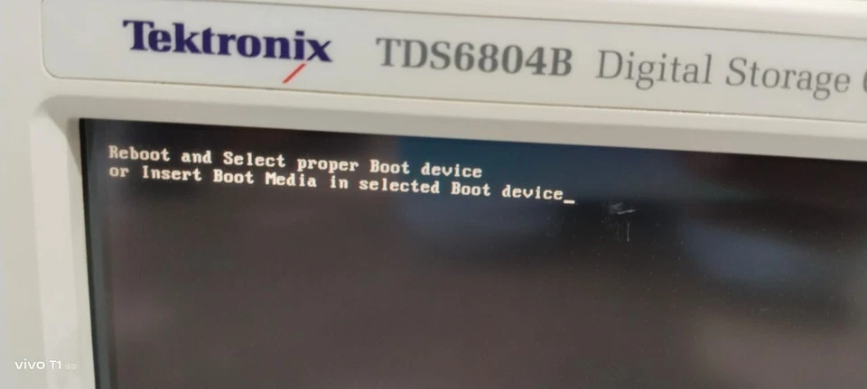 TEKTRONIX - TDS6804B - DIGITAL STORAGE OSCILLOSCOPE- 8 GHz - FOR SPARES - Image 4 of 4