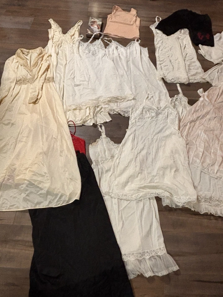 Lote de 16 Camisones Vintage Slips Ropa de Dormir Tallas Marca Varía Foto 2 de 4