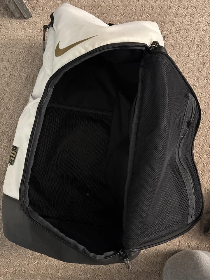 Mochila Nike Elite Negra Dorada Y Blanca Todas las Cremalleras Incluidas Excelente Estado Foto 4 de 4