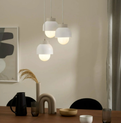 Made.com Arka Cluster mit 3 Leuchten, elfenbeinfarbenes Metall.
