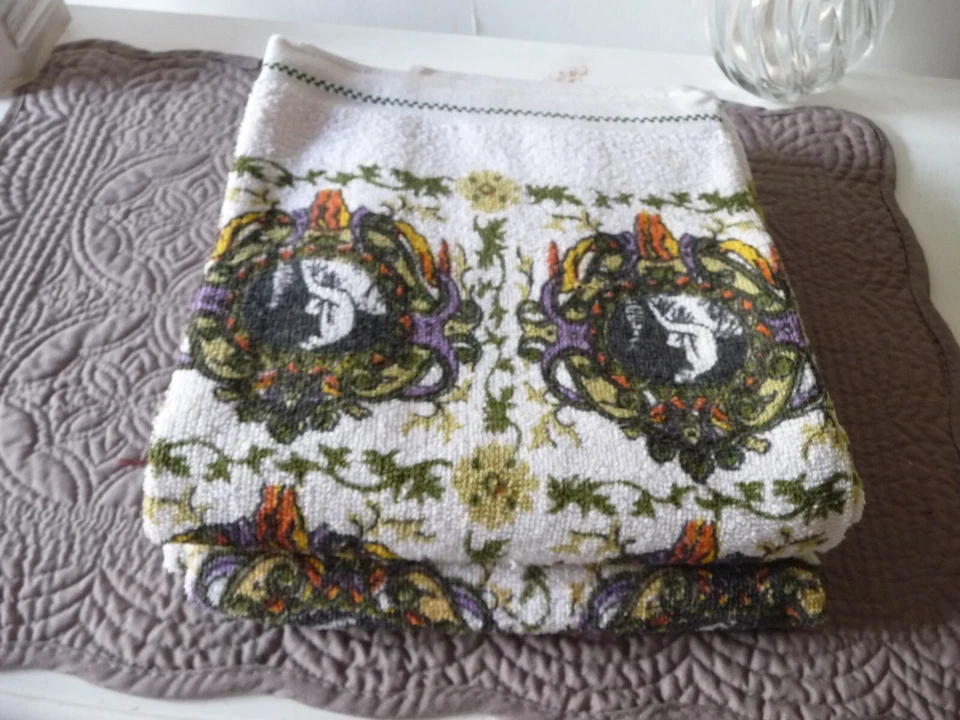 VINTAGE  LOT  de 2 Serviettes éponge   ( ref 3 ) - Photo 2/3