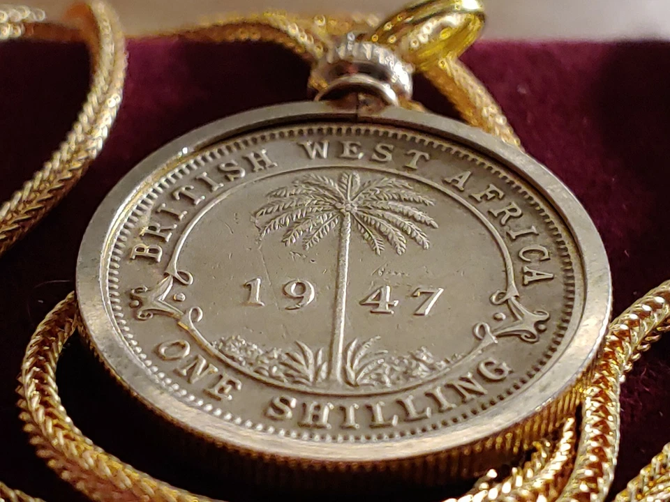 Colgante de palma de África Occidental Británica 1947 en cadena cola de zorro llena de oro de 28" 18k Foto 2 de 4