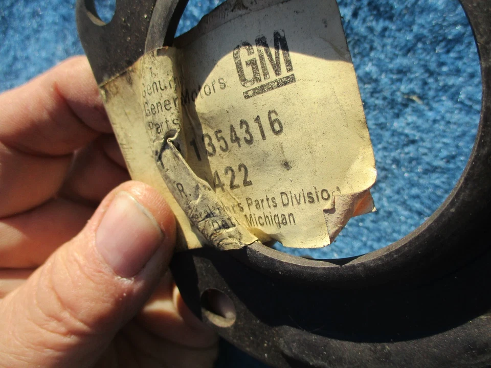 Buick 1956 a 1962 tamaño completo eje trasero cojinete retenedor nuevo en stock GM # 1354316 Foto 3 de 4