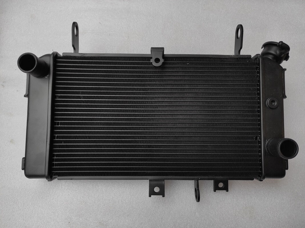 Radiateur SFV 650 contre la surchauffe moteur pièce moto neuve garantie