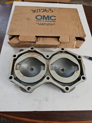Genuine OMC Evinrude Johnson Marine Cylinder Head 307263 NOS OEM EVS1