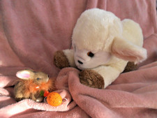 PLÜTI Schaf Lamm liegend Kuscheltier 35 cm