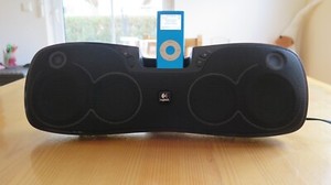 Logitech S715i Wiederaufladbarer Lautsprecher für Apple iPhone und iPod schwarz