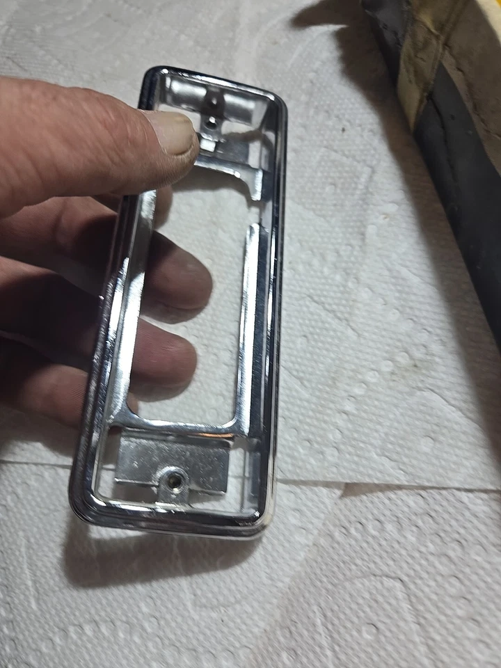 Nuevo de Lote Antiguo 1970 Oldsmobile Toronado Trasero Derecho Marcador Lámpara Bisel 5962418 OEM Foto 3 de 4