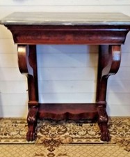 Petite console ouvrant par un tiroir en ceinture Empire en acajou 19ème