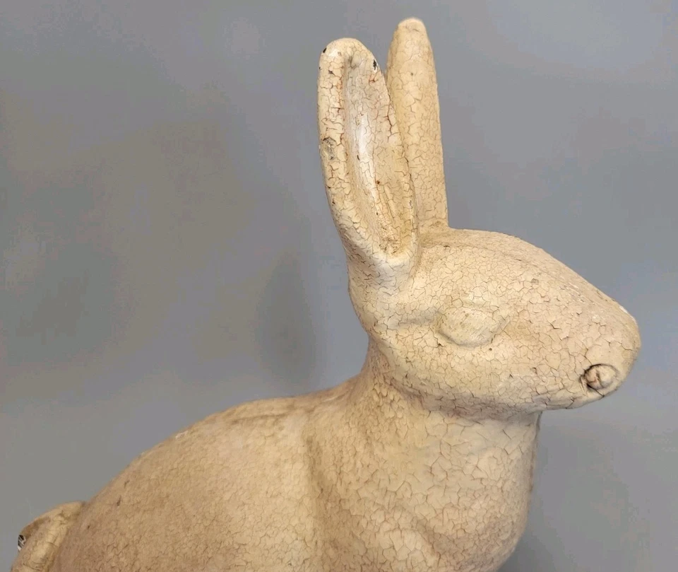 ANTIGUO TOPE DE PUERTA DE HIERRO FUNDIDO DE 13,5 LB PARA JARDÍN CONEJO CHIPPY PINTURA BLANCA ENLOQUECIDA Foto 3 de 4