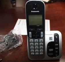 NEW Digital Cordless Answering System Panasonic Expandable Phone  KXTGC220 