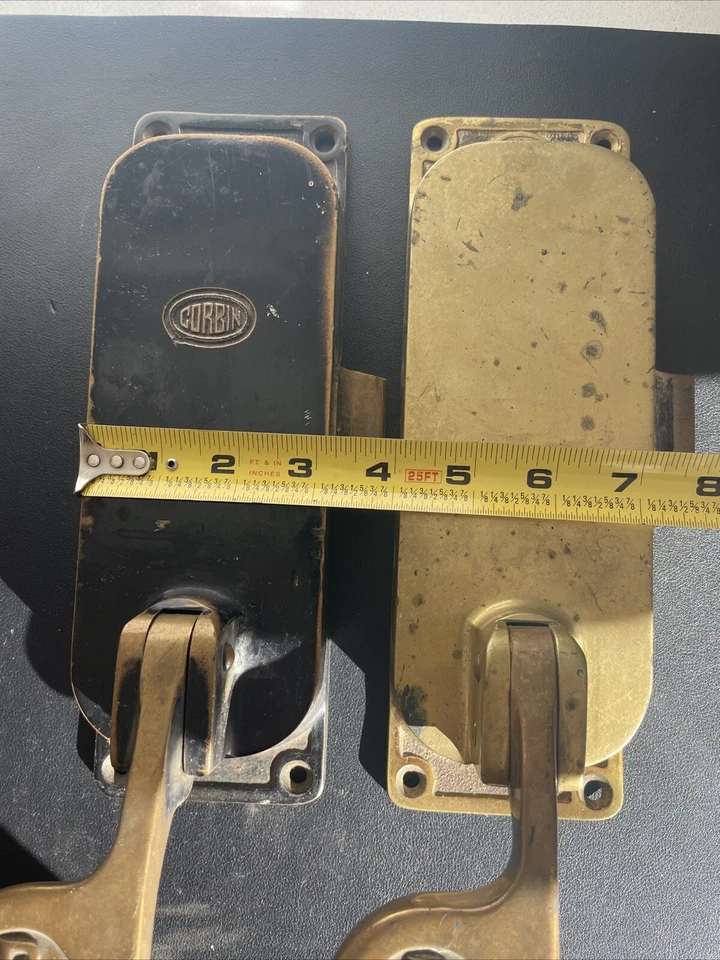 Antiguo pestillo de paleta de manija de empuje de puerta de latón Corbin Mortis principios de 1900 salvamento Foto 3 de 4