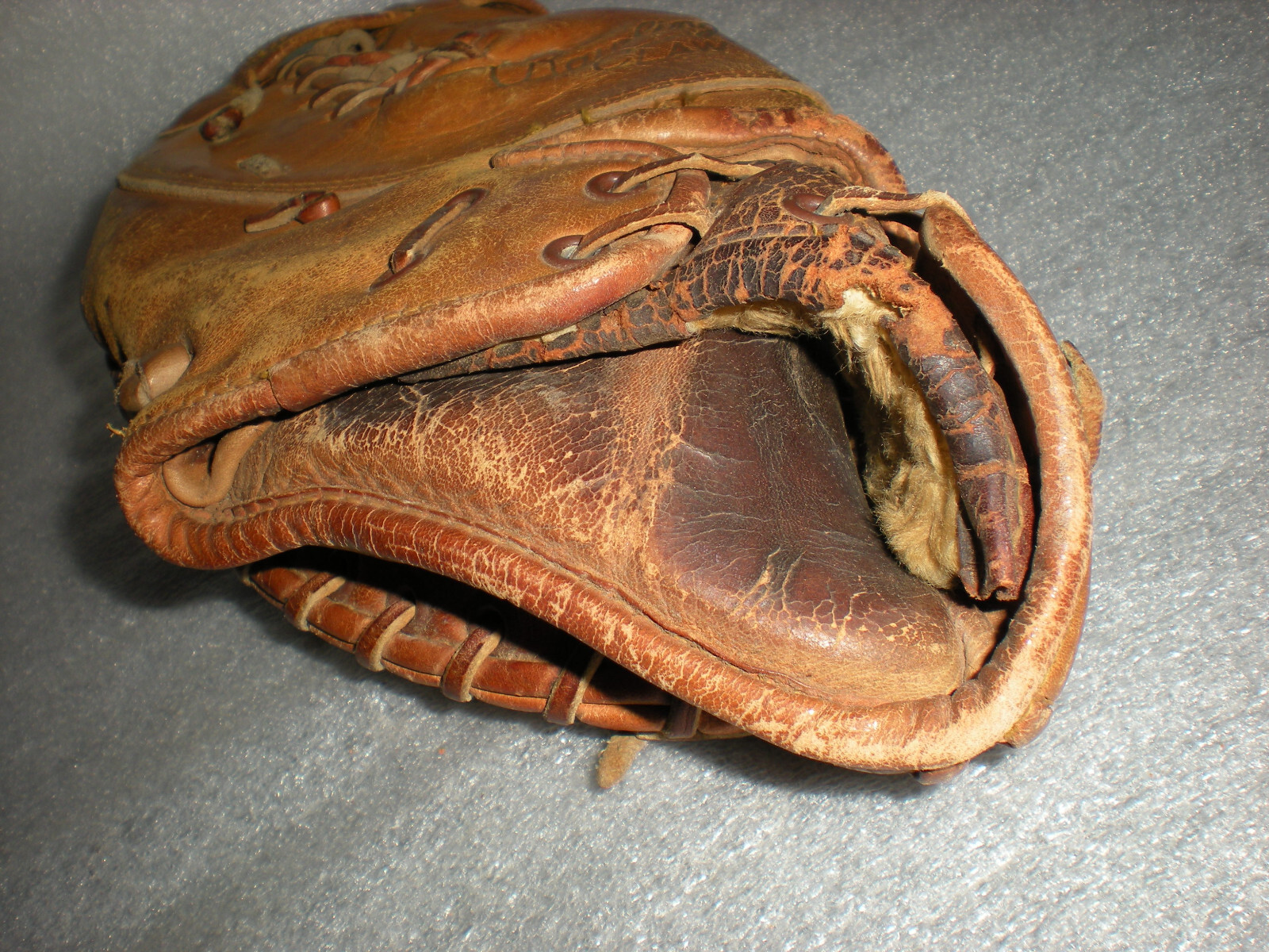 Vintage Rawlings The Claw TM58 McQuinn First BaseMan Baseball