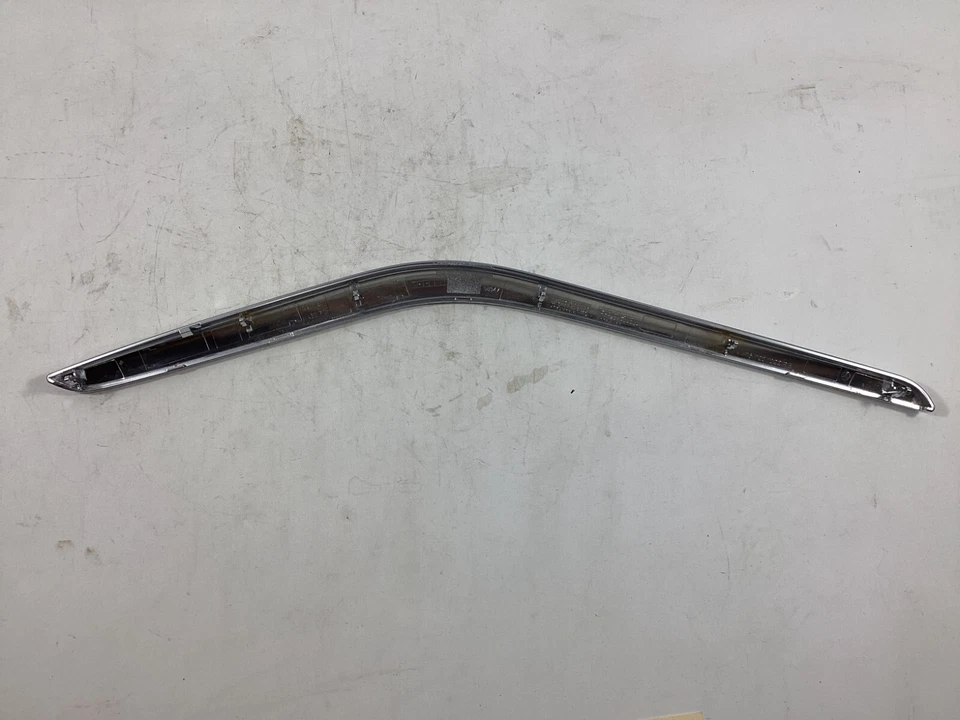 Tira de reposabrazos de puerta derecha Mercedes-Benz CLA250 2014-2019 A1767201022 OEM. Foto 2 de 4