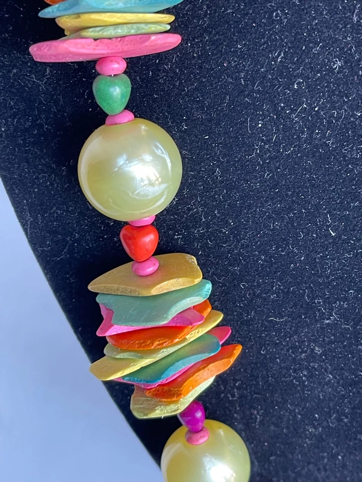 Collana lunga multicolore con palline gialle in resina - Immagine 3 di 3