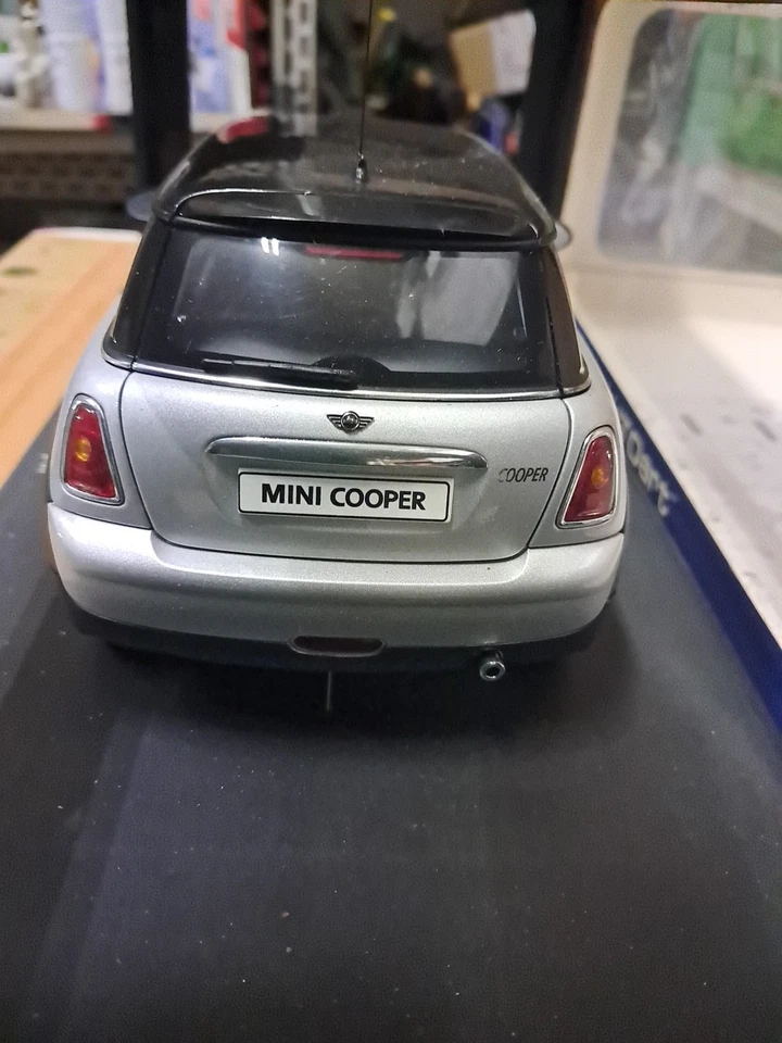Autoart  Mini Cooper  1/18 - Immagine 2 di 4