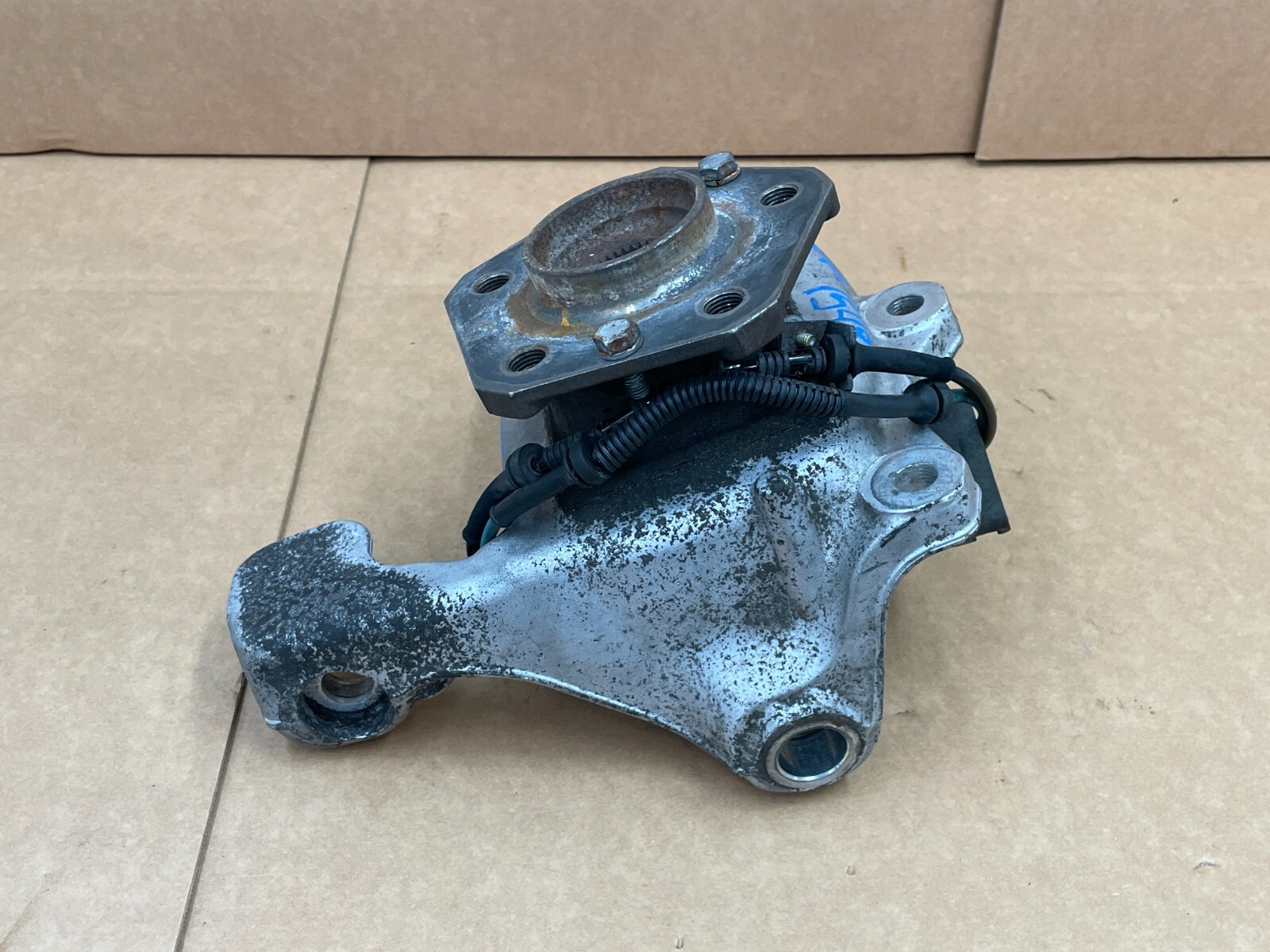 13 14 Maserati Granturismo M145 Front Right Spindle Knuckle Hub RWD 1458 OEM