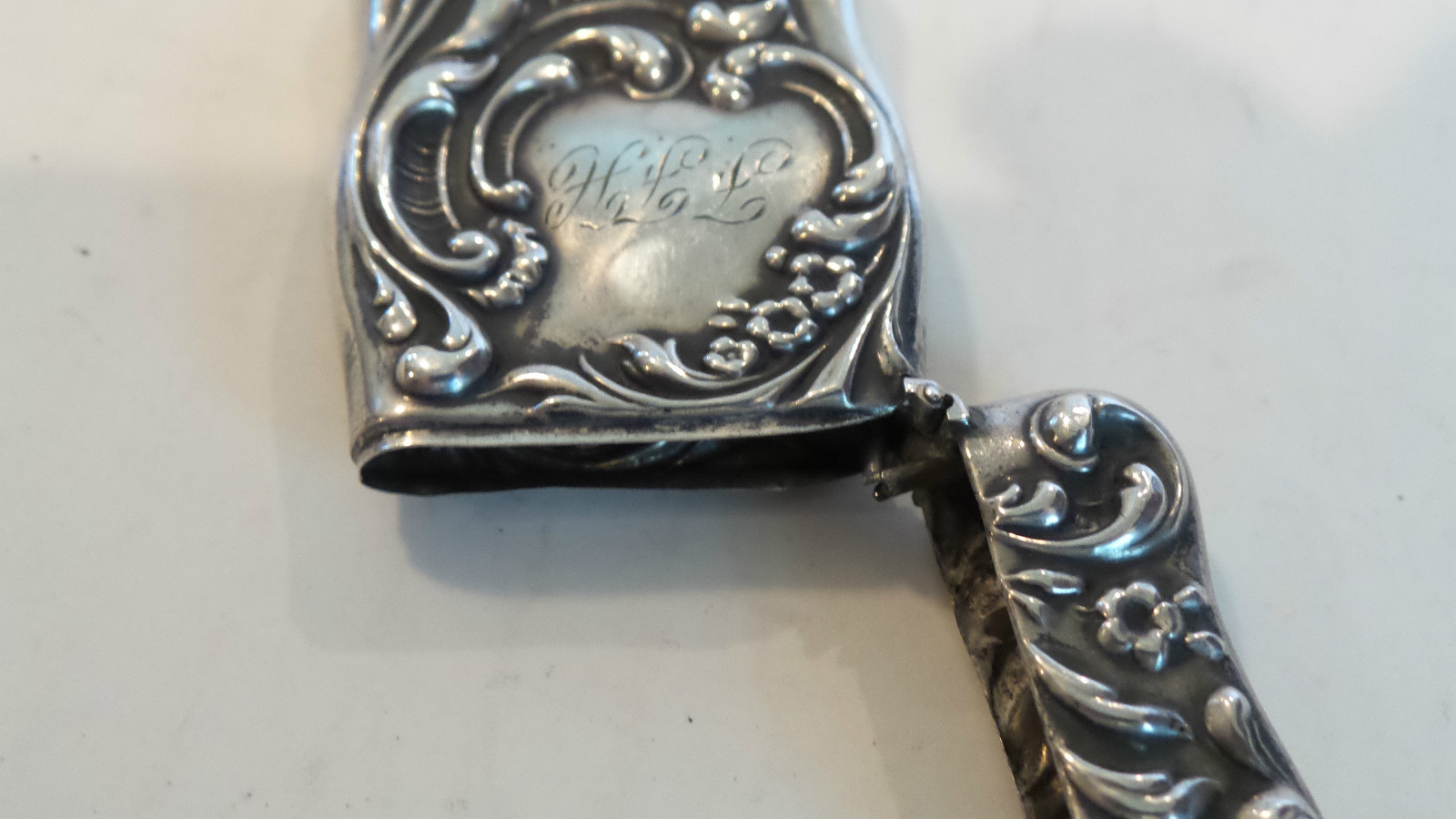AMERICAN ART NOUVEAU STERLING SILVER EMBOSSED MATCH SAFE / VESTA CASE ...