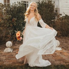 Sexy A-Line Wedding Dresses V-Neck Backless Lace Appliques Beach Bridal Gowns