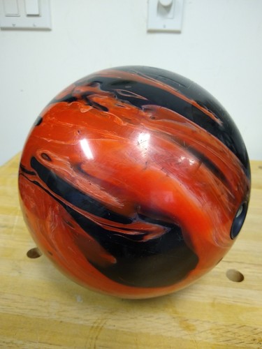 Bola de Bowling HAMMER BAD ASS 15lbs Rara Negra Naranja Remolino, Excelente Con Bolsa Tormenta - Imagen 7 de 13
