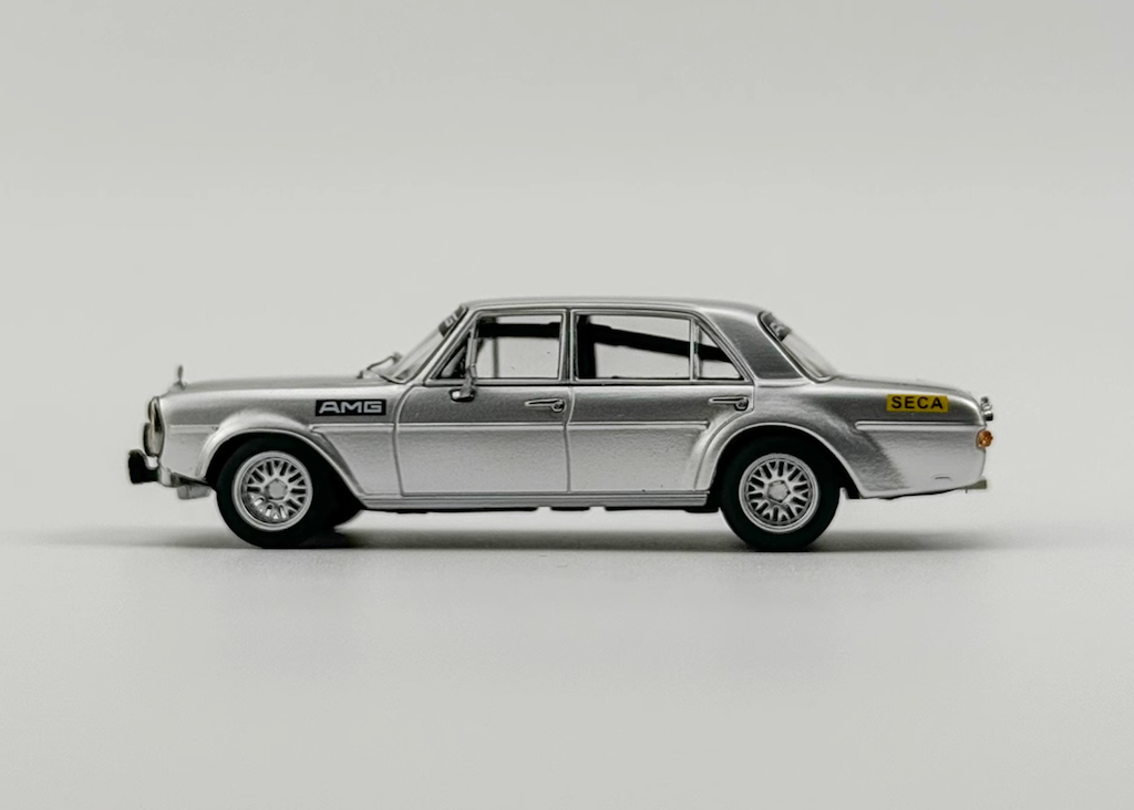 ZD Liberty 1:64 Silver 300SEL 6.3 V8 W109 Sedan Sport Model