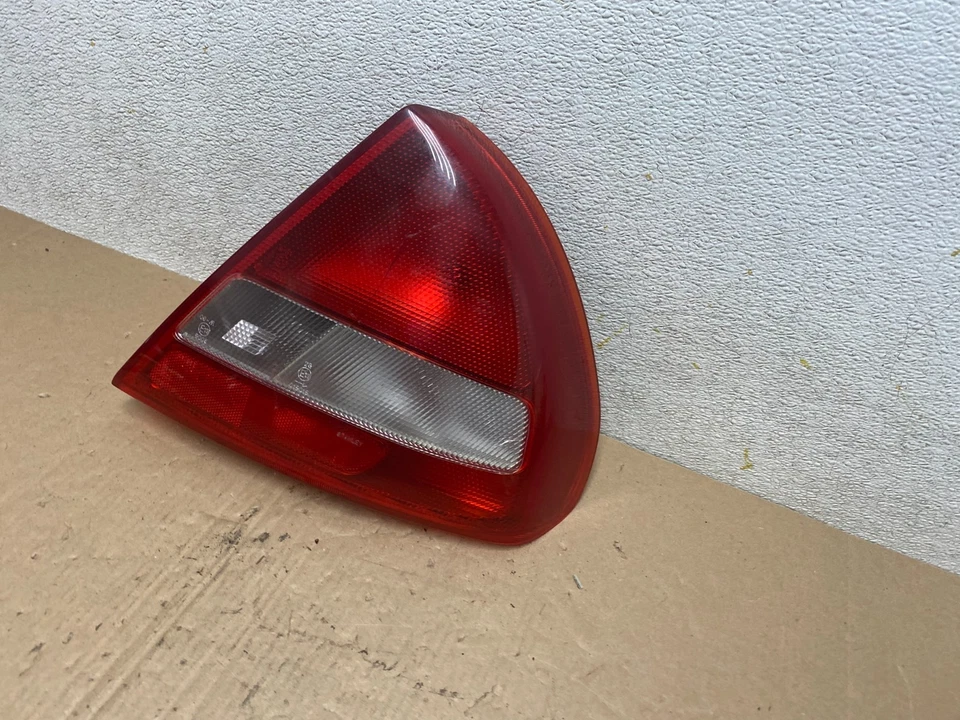 Luz trasera derecha pasajero Mitsubishi Mirage 1997 a 1998 OEM Q1634 DG Foto 3 de 4