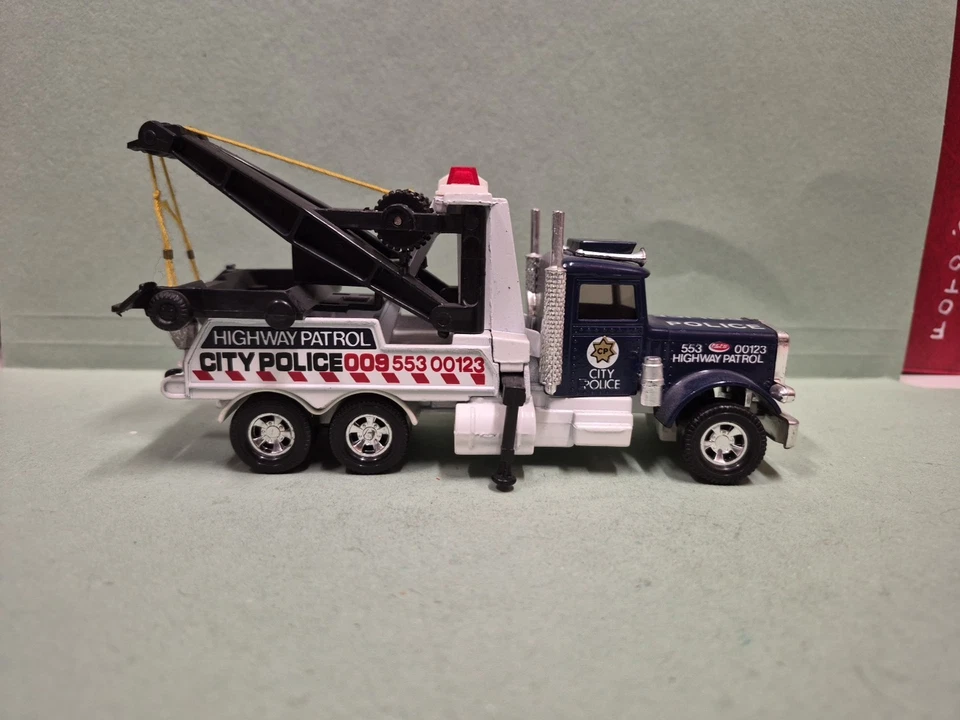 MATCHBOX SUPER KING CAMION PETERBILT CARRO ATTTREZZI CITY POLICE SCALA 1:43 - Immagine 2 di 4