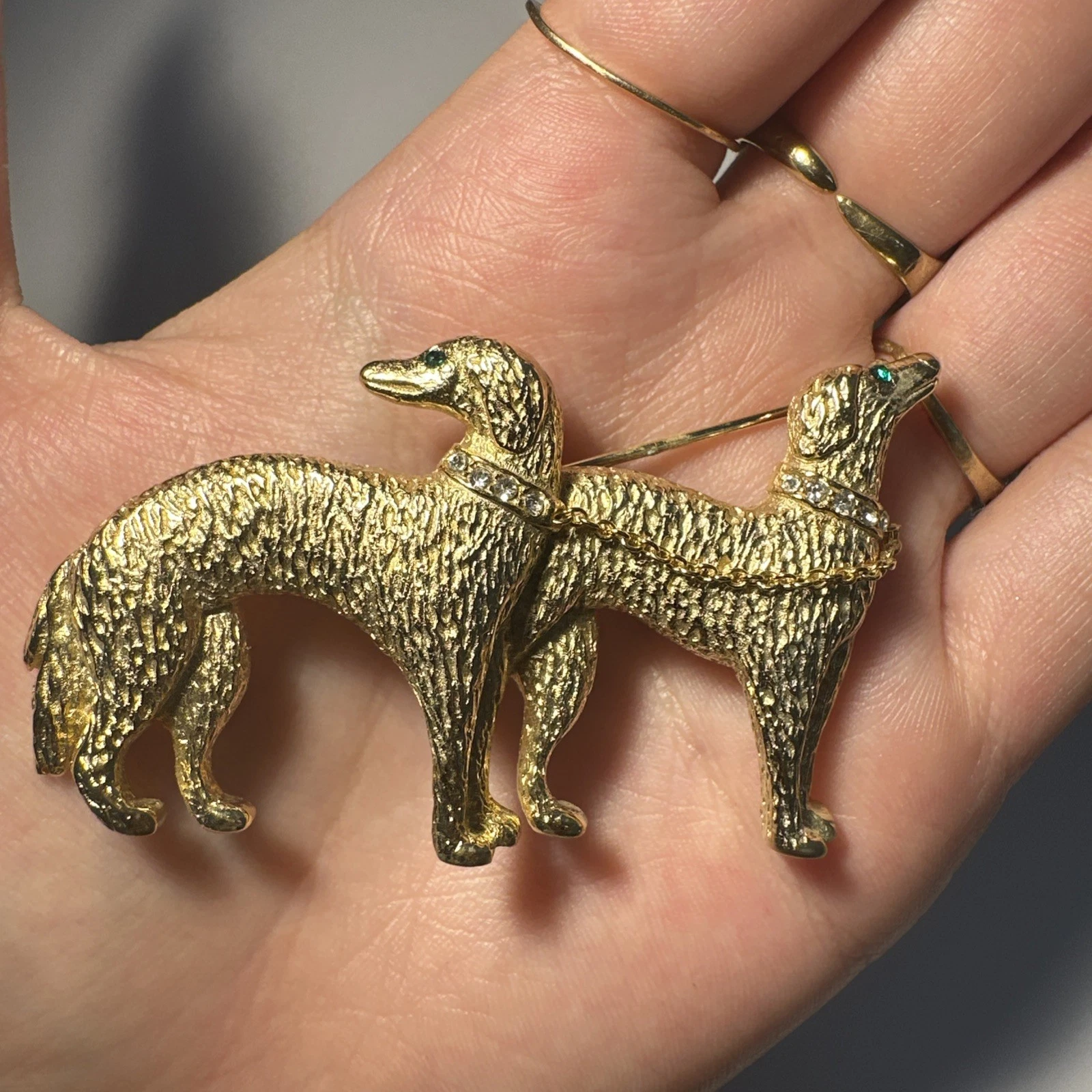 Broche, Chien Doré, Avec Strass Blanc Et Vert Bijoux Fantaisie