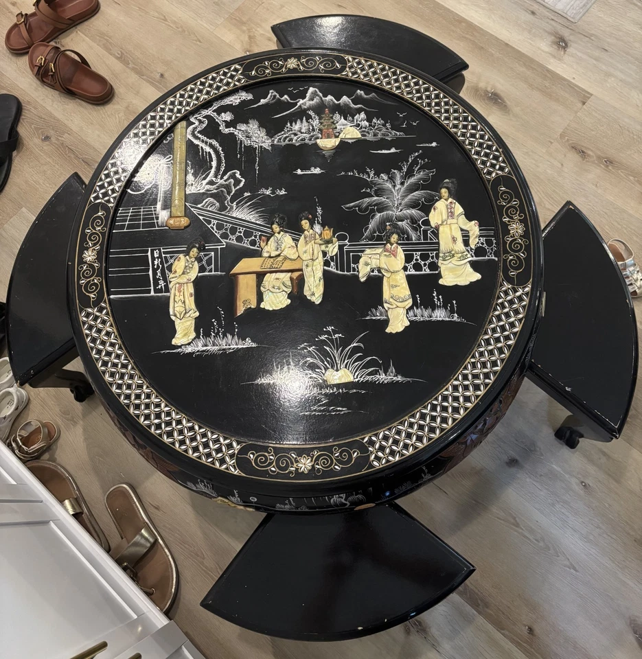 Mesa de centro oriental de laca negra brillante Foto 3 de 4