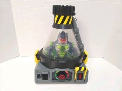 Beast Lab Shark Beast Creator Experinment Action Figure - WORKS