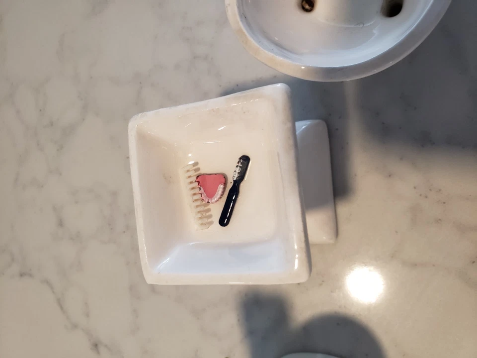 Shackman Fregadero de Bañera Inodoro Peine Cepillo de Dientes Dentaduras Casa de Muñecas Foto 2 de 3