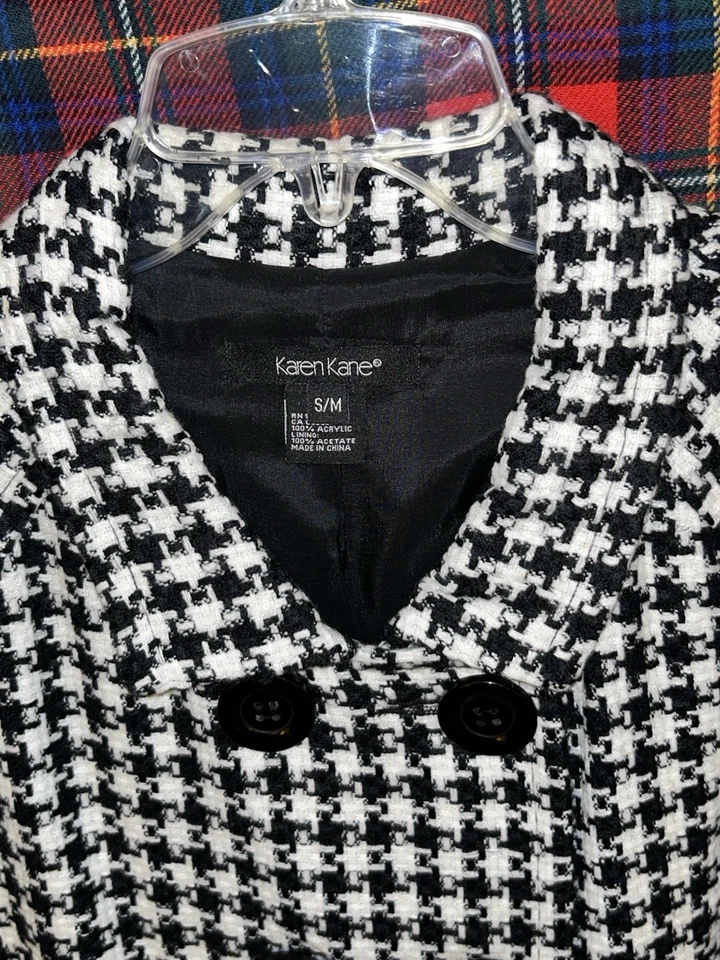 Novo Poncho Duplo Curto Karen Kane Pretty Girl Preto/Branco Feminino P/M Novo com etiquetas - Imagem 3 de 4