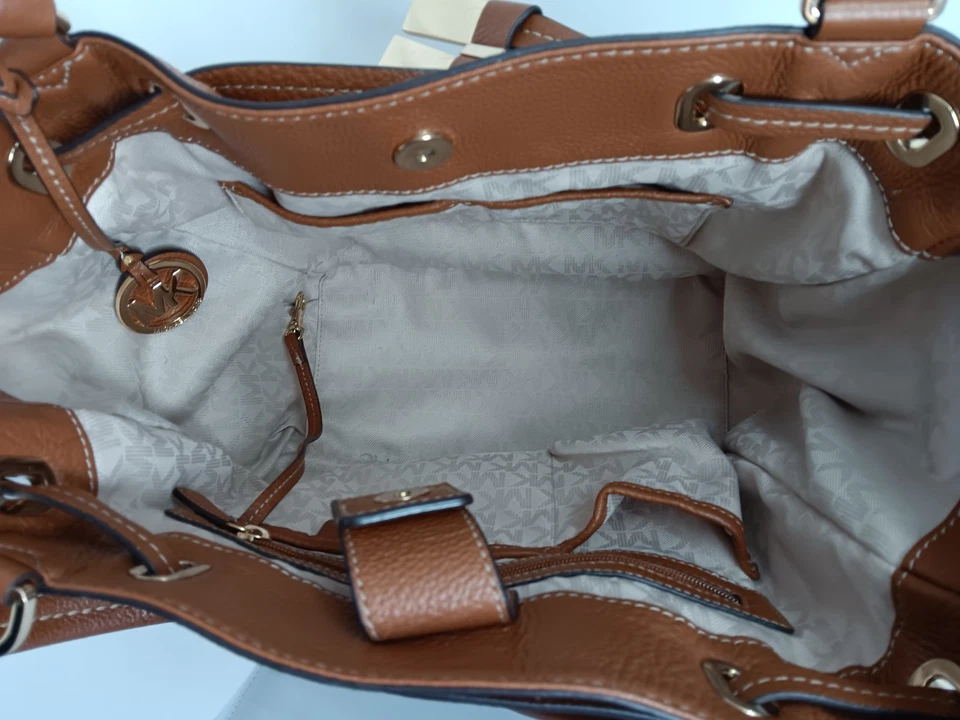 Bolso de Mano Michael Kors Marina Grande con Cordón (Bronceado) Foto 3 de 4