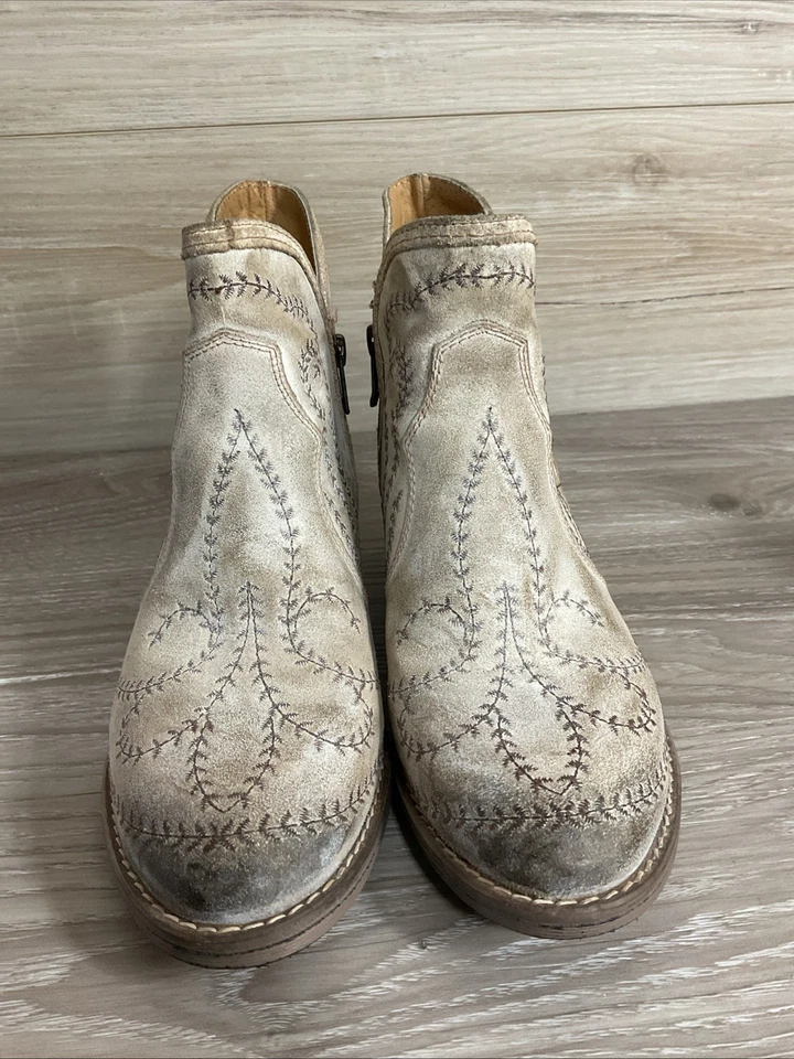Sterling River Womens 8 Taupe White Embroidered Western Cowgirl Boots Distressed - Image 3 of 4
