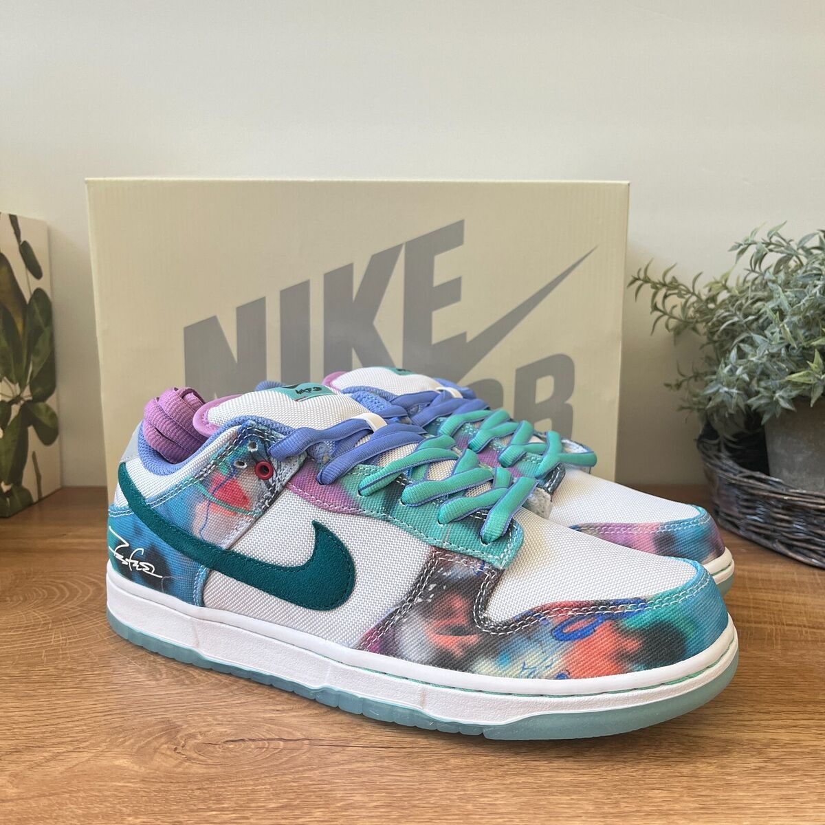 Nike Men's Dunk Low Sb Futura Laboratories Bleached Aqua Nike Men's Dunk Low Sb Futura Laboratories Bleached Aqua