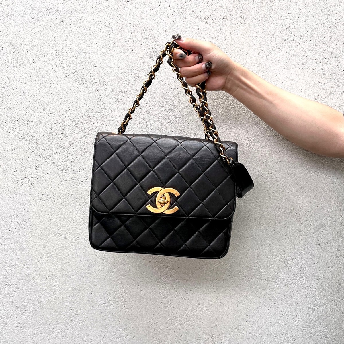 【ヴィンテージ】Rank:S☆Chanel Black Jumbo Series12 Flap Bag CHANEL Vintage Black Classic Maxi Jumbo Single Flap XL Logo