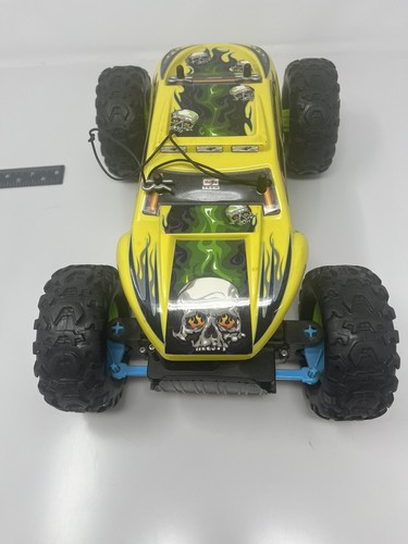 Maisto Rock Crawler Extreme 4 Wheel Drive RC 27 MHz -FOR PARTS- WITH REMOTE - Picture 2 of 6