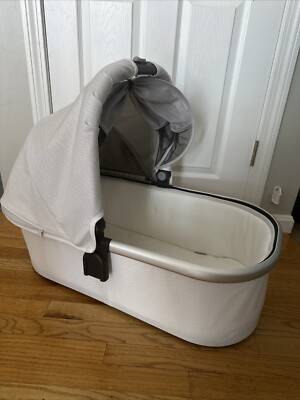 UPPABABY VISTA V2 BASSINET STROLLER AND STAND SOLD SEPARATELY 